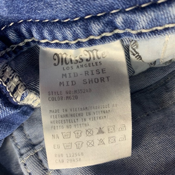 miss me mid-rise shorts w/ flower embroidery !! size 29 - Picture 4 of 5